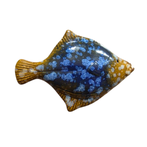 Flad Fisk i keramik m�rkebl� 15cm
