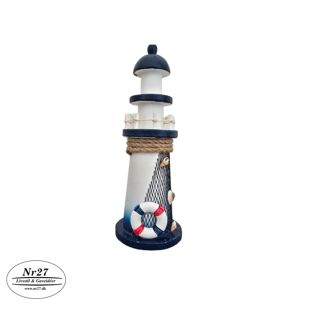 Fyrtrn i tr med krans